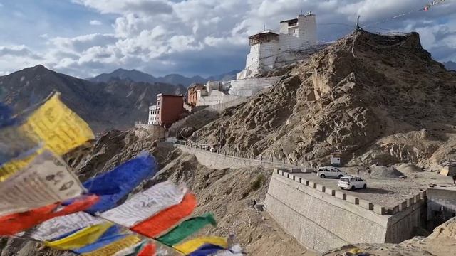 Буддийский монастырь Намгьял Тсемо Гонпа, Лех, Ладакх, Северная Индия. смотреть онлайн