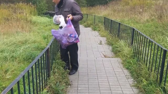 Люди убирают чужой мусор | Уборка улиц, природы | #ЧистыйОтдых | Калининград смотреть онлайн