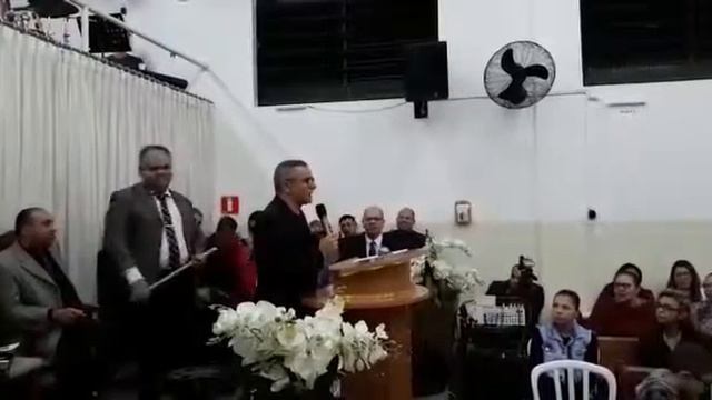 Isaias Menezes Louvando a DEUS na assembleia de Deus em Sacomã sp смотреть онлайн