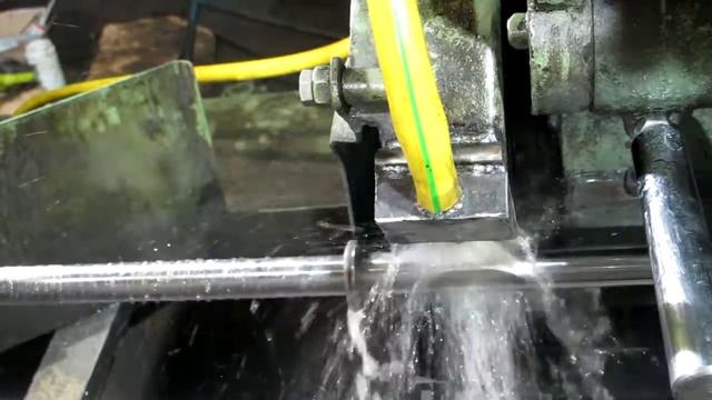 Шлифовка вала рулевой рейки MITSUBISHI, удаление коррозии смотреть онлайн