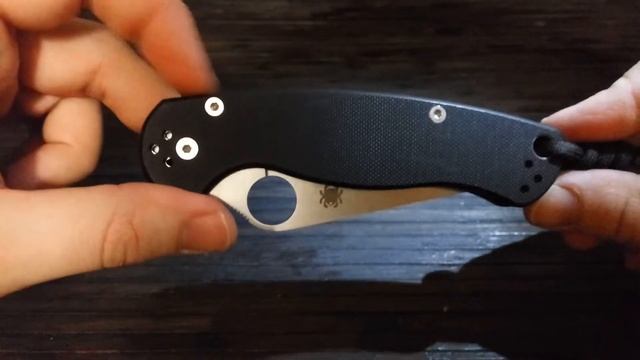 Китайская Spyderco Paramilitary 2 и чашечка эспрессо