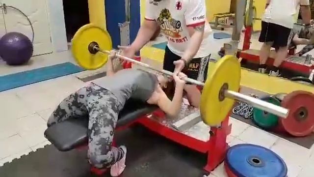 Жим лежа, Арина. 50 кг смотреть онлайн