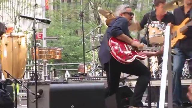 Taylor Hicks "Love The One You're With" on Fox and Friends смотреть онлайн