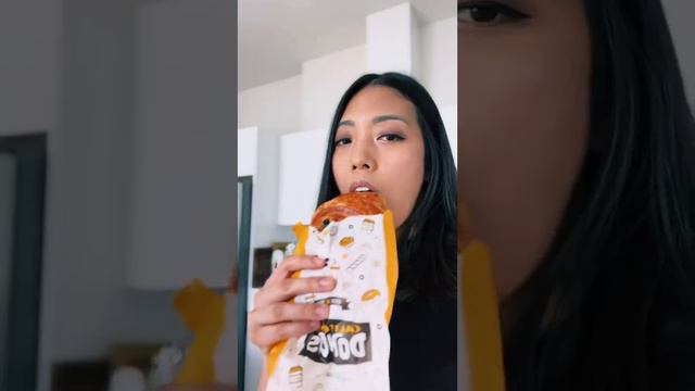 A day in a life of an esthetician living in Los Angeles смотреть онлайн