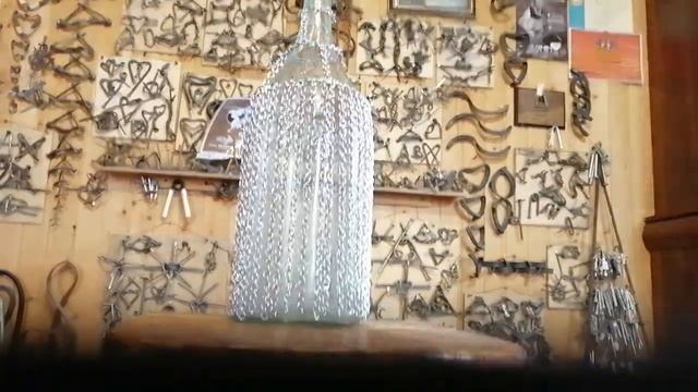 бутылка четверть, заделал её проволокой