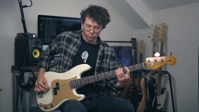 Squier Classic Vibe UPGRADED | Fender Original Precision Bass Pickups Demo смотреть онлайн