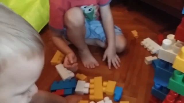 100 деталей конструктора строим башню до небес ))) или Пизанская башня своими руками !))) смотреть онлайн