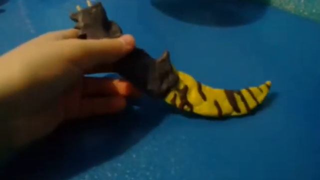 Делаю керамбит Tiger tooth (зуб тигра) из пластилина. смотреть онлайн