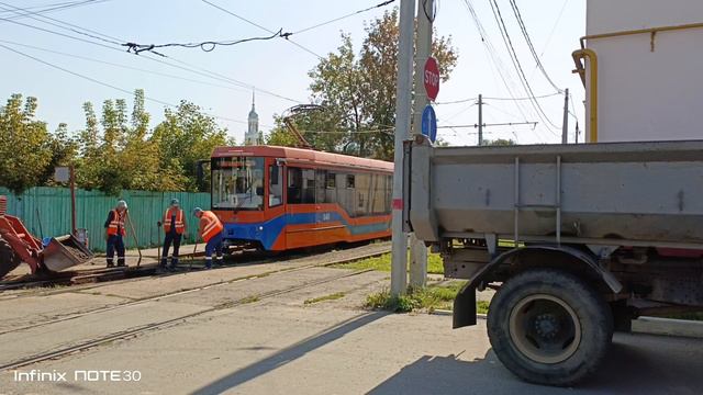 город Коломна - улица Гранатная, Начался ремонт трамвайных путей на трамвайной остановке Коньк.Центр смотреть онлайн