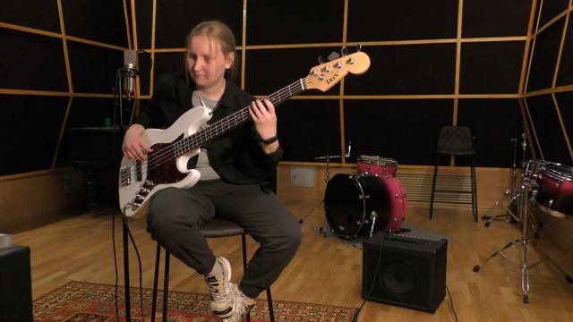 Недорогая Бас-гитара с AliExpress смотреть онлайн