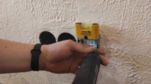 Установка блоков розеток и двухклавишного выключателя Schneider Electric, серия Atlas Design