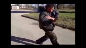 бомж танцует