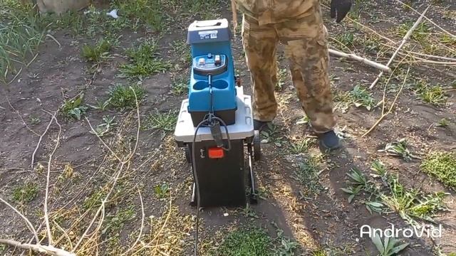 обзор Садовый измельчитель Зубр ЗИЭ-44-2800