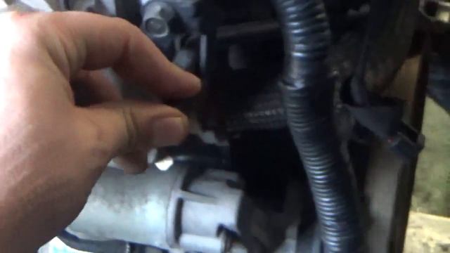 Проверка давления масла в двигателе D4CB 5858182 Euro IV Sorento 170 л.с. 2006-2008 SUB смотреть онлайн