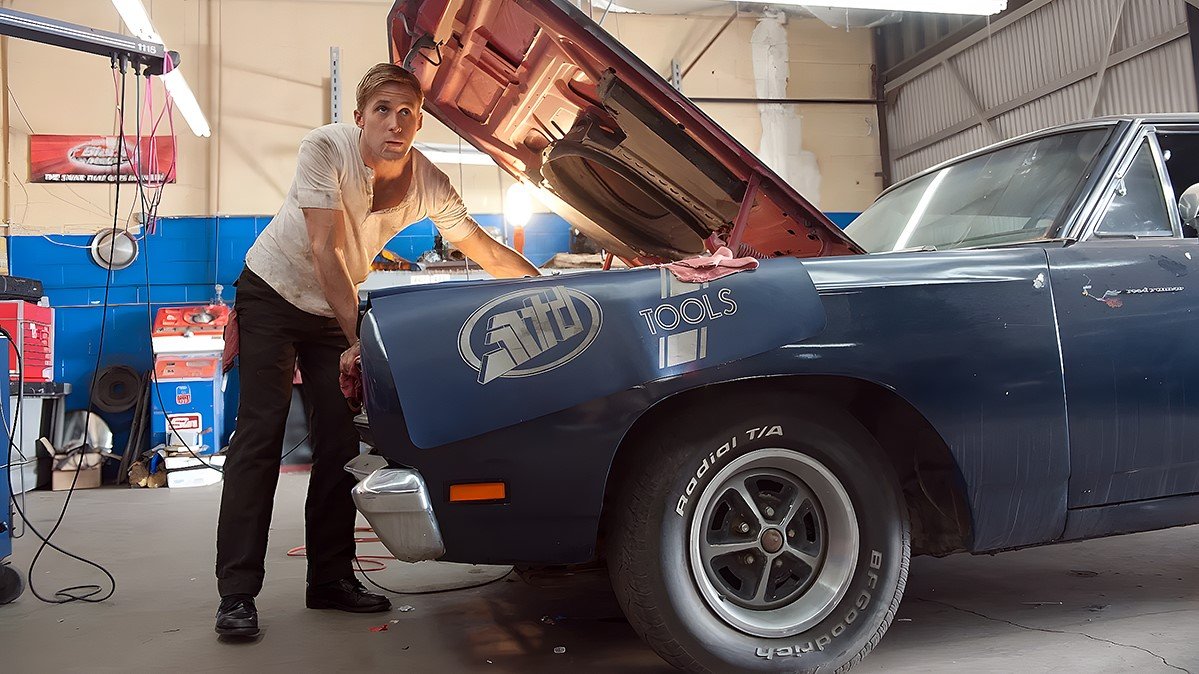 Драйв 4К Великолепный водитель выполняет каскадерские трюки и ведет рискованную игру! смотреть онлайн