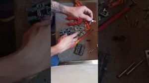 Разборка и сборка контактора малогабаритного и устранение одной из причин неисправности.