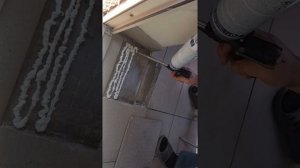 Как быстро приклеить плитку на монтажную пену