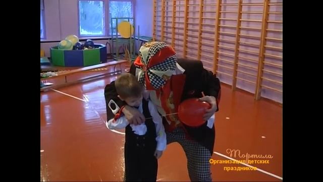 Клоун фокусник на Дне рождения в Детском саду смотреть онлайн