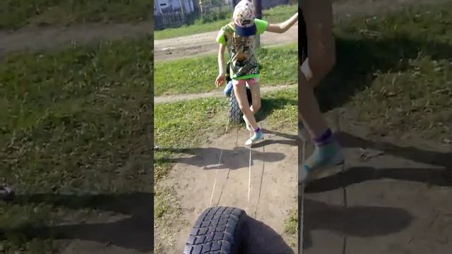 Как прыгать на резинке смотреть онлайн