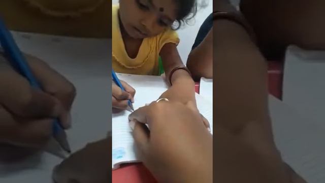 Yakshitha Writing Her Home Work l Billa Bong High International School смотреть онлайн