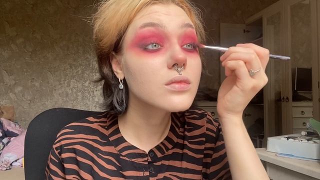 Мой повседневный МАКИЯЖ ПАНКА | ОТРЕЗАЛА ПРЯДЬ ВОЛОС смотреть онлайн