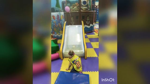 Песенки для детей. Ариэль и принцесса на аттракционах смотреть онлайн