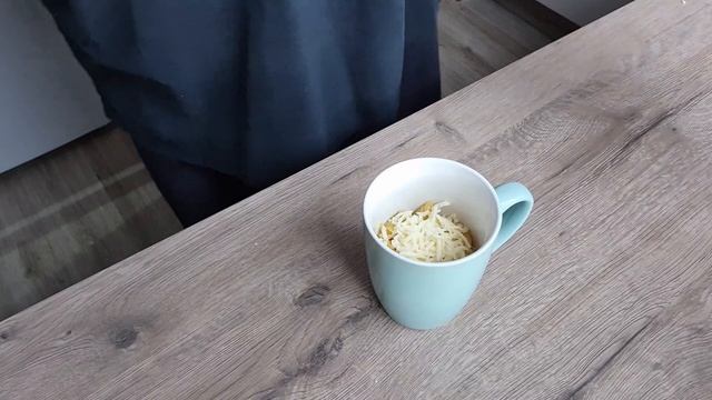 КАК НЕ НУЖНО ГОТОВИТЬ МАКАРОНЫ С СЫРОМ. Еда в микроволновке полный бред. смотреть онлайн