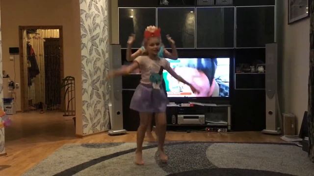 Клип зажигай с подругой от Лизы и Леры смотреть онлайн