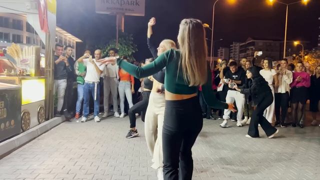 Çılgın Dondurmacı Grup Dans Akımı Ortalık Yıkıldı смотреть онлайн