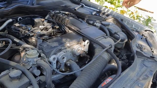 MERCEDES-BENZ E200 Kompressor Schimb Ulei/oil Change.