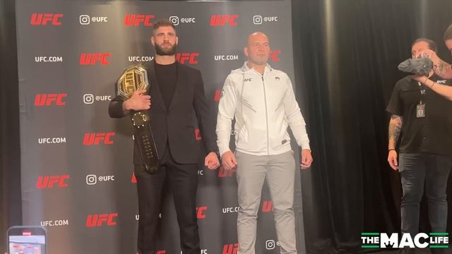 Jiri Prochazka vs. Glover Teixeira 2 Face Off: "You cut off your hair, you lost your power" смотреть онлайн