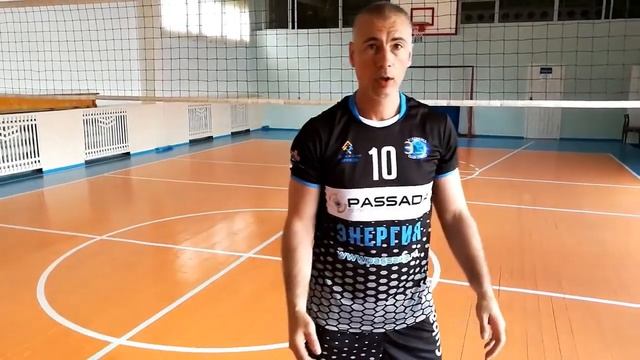11 класс. Передача мяча двумя руками снизу в игре волейбол.