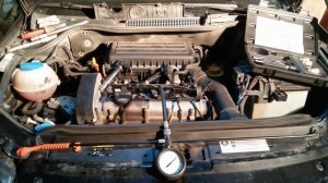 Замер компрессии в двигателе на примере Фольксвагена ПОЛО.