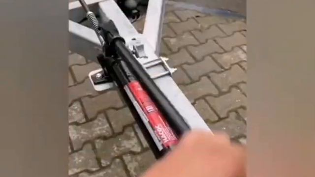 Спуск лодки на воду стал еще удобнее! Система слипования Практик ПРО смотреть онлайн