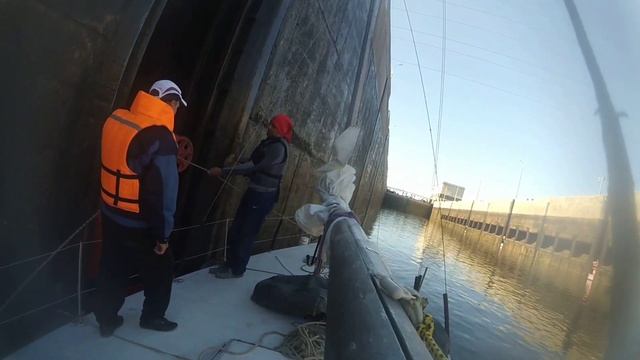 Саратов - Волгоград. Прохождение сложного, волжского шлюза на маломерном судне. Афера до свидания. смотреть онлайн