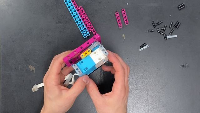 SPIKE Prime FLL Robot from a SPIKE Prime Education Base Kit and an Expansion Kit - OLD ROBOT смотреть онлайн