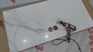 Отверстия под розетки в кухонном фартуке из керамогранита