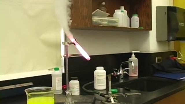 Potassium Chlorate and Gummy Bear смотреть онлайн