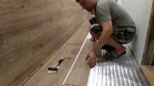 Укладка ламината с герметизацией стыков. Как сэкономить на покупке влагостойкого ламината