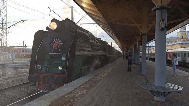 Отправление П36 - 0147 с пригородным поездом. смотреть онлайн