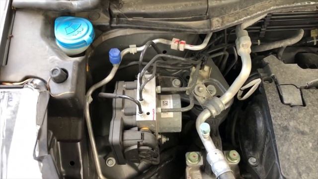 Honda CRV - How to Add Refrigerant смотреть онлайн