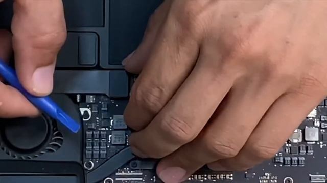 Upgrading MacBook Air 2015 Storage to 512GB SSD 2013/2014/2016/2017 смотреть онлайн