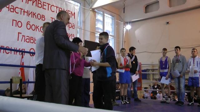 Борис Ерошкин (8 лет) - награждается за первое место в турнире по боксу . Островцы . Моск. обл. смотреть онлайн