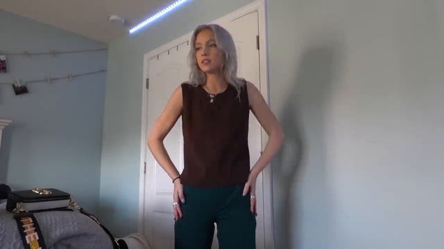 OUTFITS YOU CAN WEAR TO SCHOOL // THRIFTING?? // RILEY HUBATKA смотреть онлайн