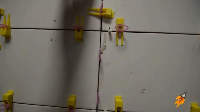 Ремонт санузла. Часть 6. Укладка плитки 20/30. смотреть онлайн