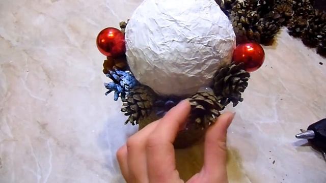 НОВОГОДНИЙ ТОПИАРИЙ из шишек как сделать топиарий пошагово мастер класс смотреть онлайн