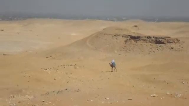 The majestic pyramid of Cheops in Giza, Egypt. - Пирамида Хеопса. Египет. смотреть онлайн