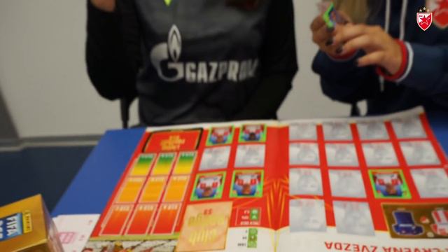 ZVEZDA U ALBUMU FIFA 365 (2020) - ANJA JE IZVUKLA MARINA I PREOKRENULA REZULTAT + DELIMO SLIČICE смотреть онлайн