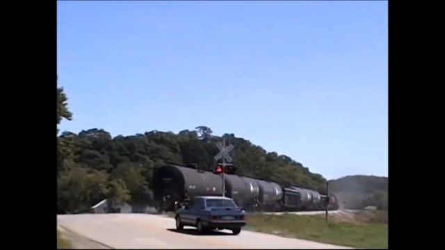 Norfolk Southern D47 at E. Peoria/Carlock, IL - Aug. 31, 2004 смотреть онлайн