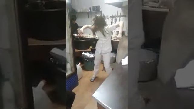 Узбечка В шаверме зажигает смотреть онлайн